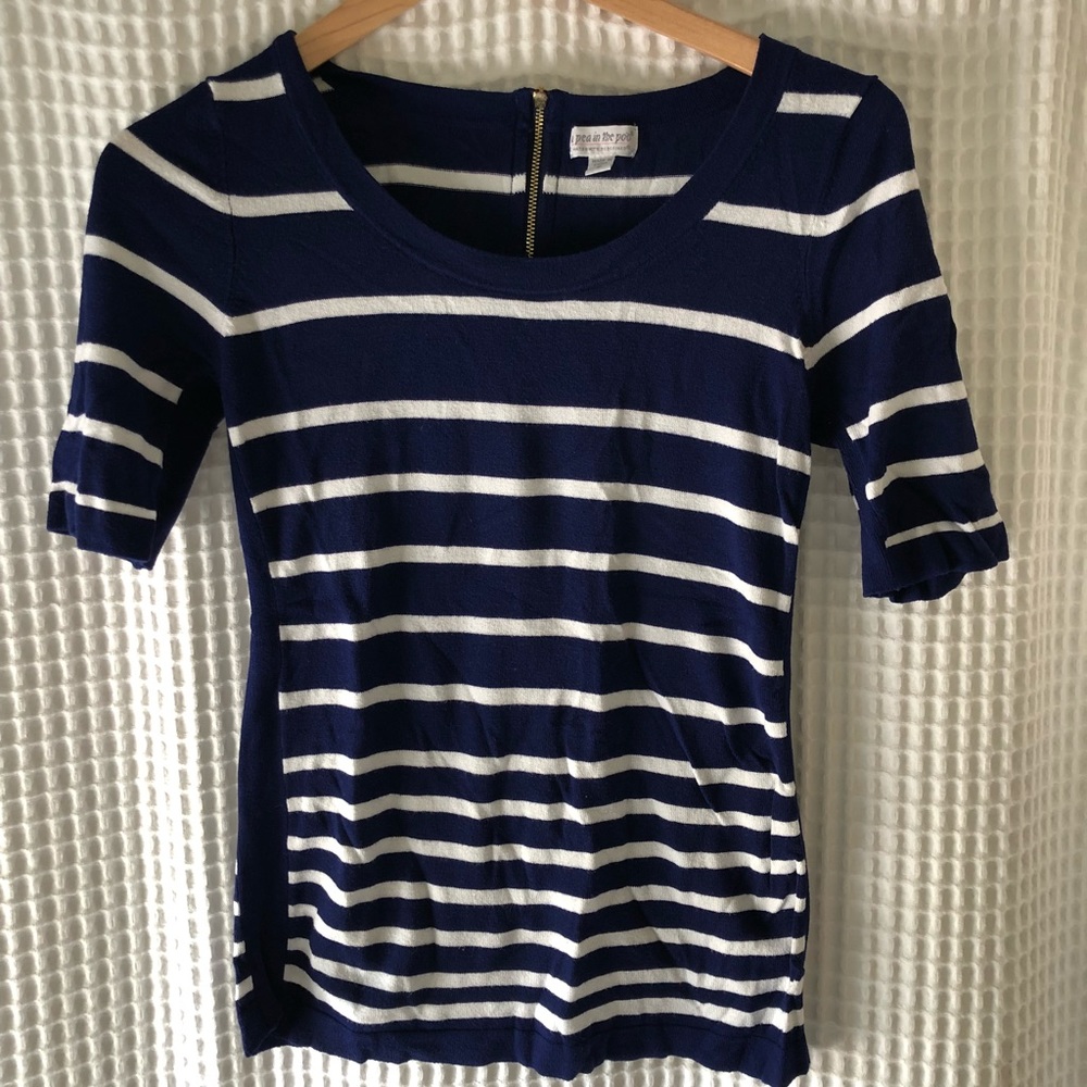 Pea in the Pod blue short sleeved shirt size small